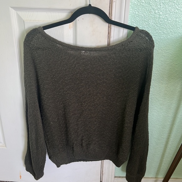 Selling a light weight, green sweater. Size is S but slightly oversized. - Picture 2 of 2